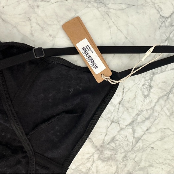 SKIMS LOGO MESH BLACK TRIANGLE BRALETTE - Black | Size XS - Picture 5 of 5